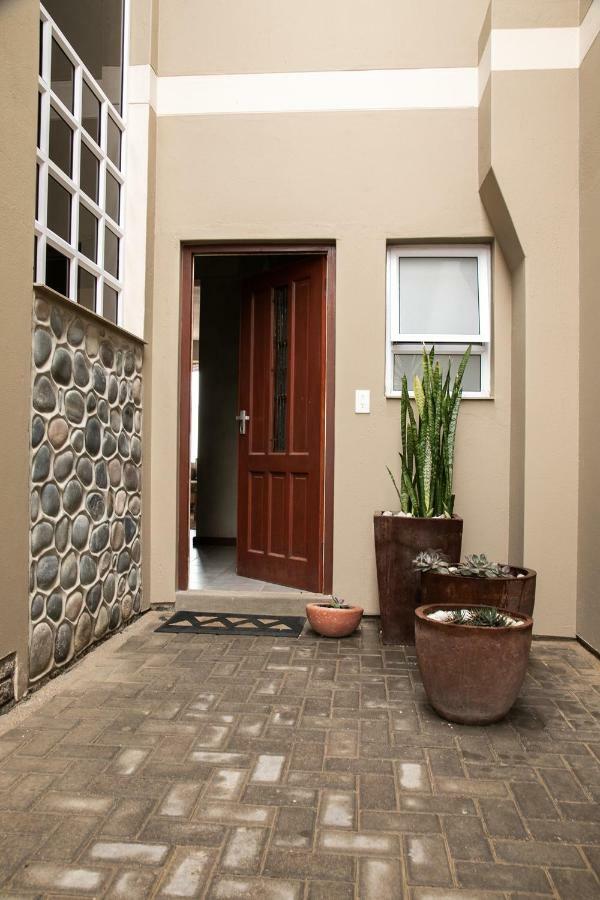 Blue Pearl - Situated Right On The Beach سواكوبموند المظهر الخارجي الصورة